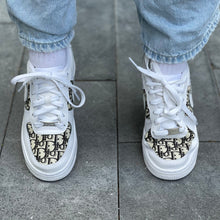 Load image into Gallery viewer, Sneaker DeCreasers
