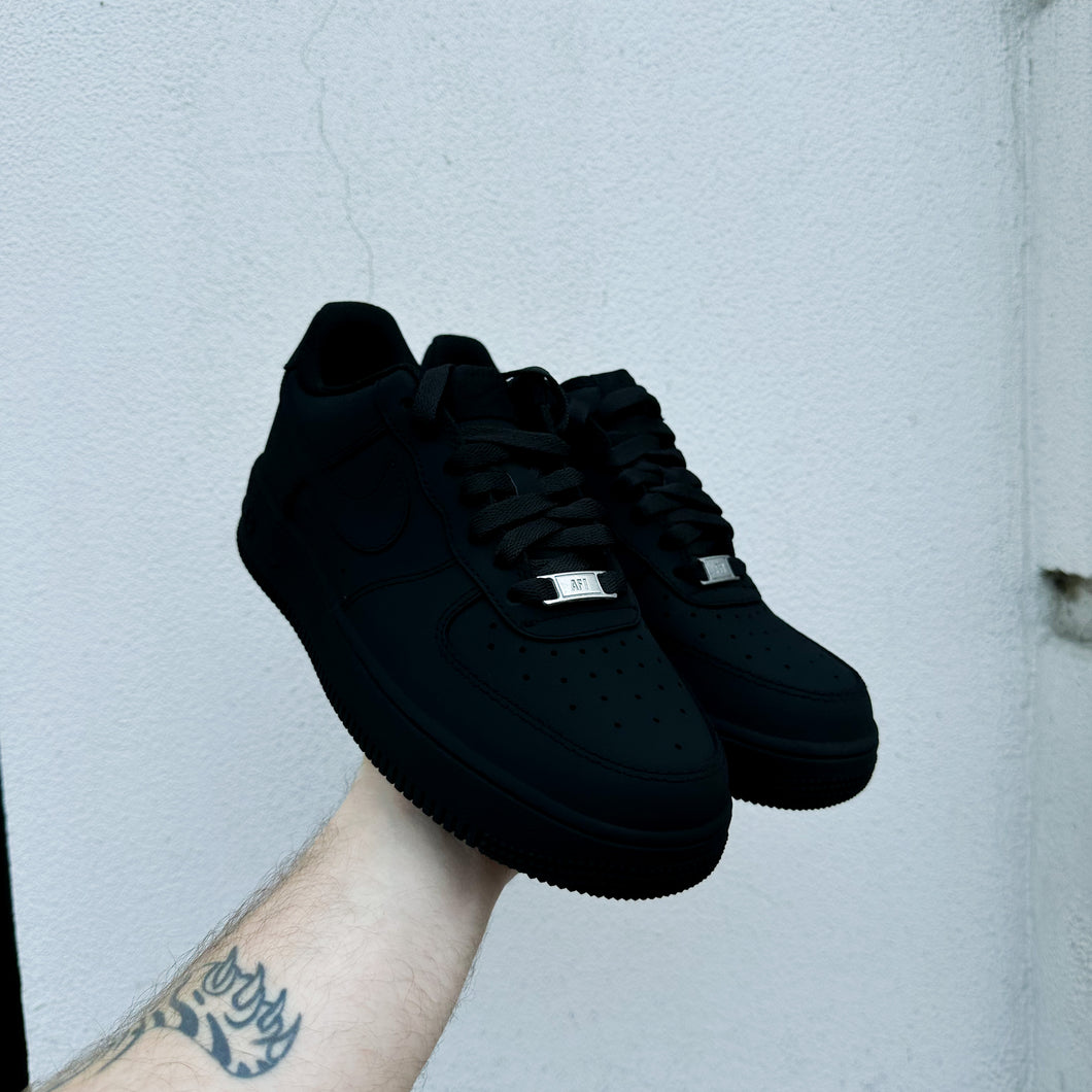 Zwartste Sneaker Ter Wereld